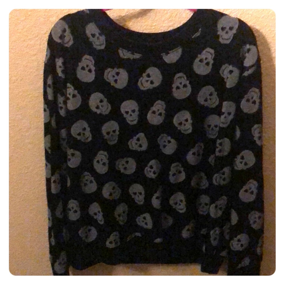 No Boundaries skull sweater